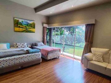Rumah Villa Desain Mewah Dalam Pedesaan