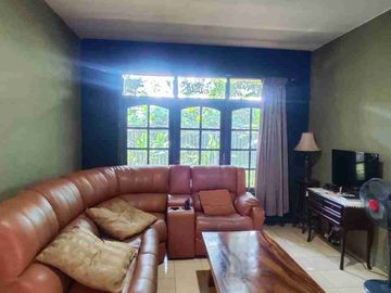 Rumah Villa Desain Mewah Dalam Pedesaan