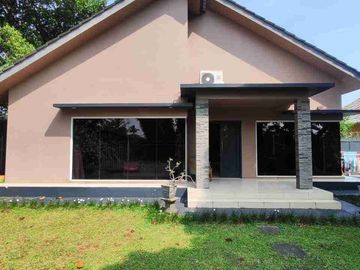Rumah Villa Desain Mewah Dalam Pedesaan