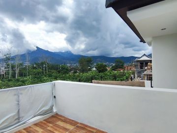 Satu-Satunya di Batu Villa Modern Tropical Javanese Mewah — Hanya 2 Menit ke Alun-Alun kota batu