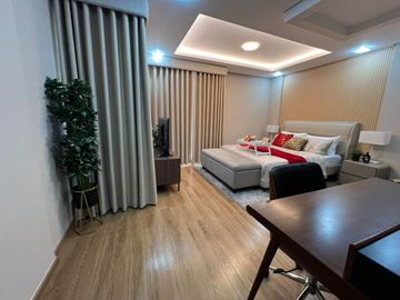 FOR SALE-17M 4 STOREY TOWNHOUSE w/3 BEDROOMS PLUS MASTERS BR w/ BUILT IN CLOSET & BALCONY , LOCATED IN PROJECT 8, QUEZON CITY
