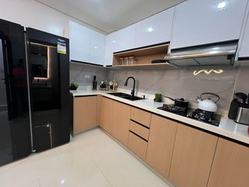 FOR SALE-17M 4 STOREY TOWNHOUSE w/3 BEDROOMS PLUS MASTERS BR w/ BUILT IN CLOSET & BALCONY , LOCATED IN PROJECT 8, QUEZON CITY