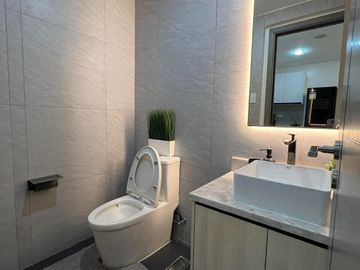 FOR SALE-17M 4 STOREY TOWNHOUSE w/3 BEDROOMS PLUS MASTERS BR w/ BUILT IN CLOSET & BALCONY , LOCATED IN PROJECT 8, QUEZON CITY