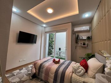 FOR SALE-17M 4 STOREY TOWNHOUSE w/3 BEDROOMS PLUS MASTERS BR w/ BUILT IN CLOSET & BALCONY , LOCATED IN PROJECT 8, QUEZON CITY