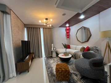 FOR SALE-17M 4 STOREY TOWNHOUSE w/3 BEDROOMS PLUS MASTERS BR w/ BUILT IN CLOSET & BALCONY , LOCATED IN PROJECT 8, QUEZON CITY