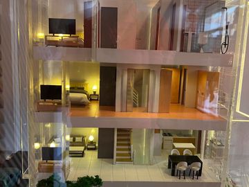 FOR SALE-17M 4 STOREY TOWNHOUSE w/3 BEDROOMS PLUS MASTERS BR w/ BUILT IN CLOSET & BALCONY , LOCATED IN PROJECT 8, QUEZON CITY