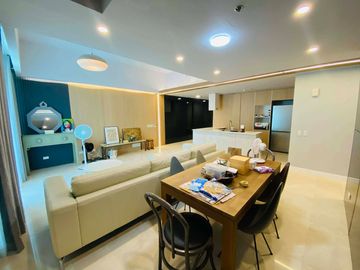 Grand Hyatt Manila Residences Bgc Condo For Rent 2 Bedrooms with Parking