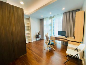 Grand Hyatt Manila Residences Bgc Condo For Rent 2 Bedrooms with Parking