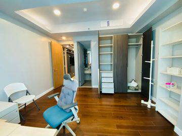 Grand Hyatt Manila Residences Bgc Condo For Rent 2 Bedrooms with Parking