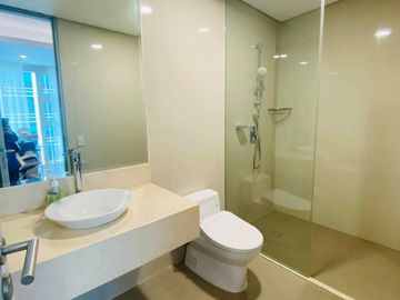 Grand Hyatt Manila Residences Bgc Condo For Rent 2 Bedrooms with Parking