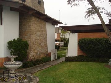 VENDO AMPLIA CASA EN URB. CAMACHO