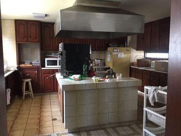 VENDO AMPLIA CASA EN URB. CAMACHO