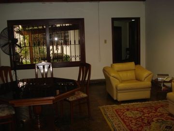 VENDO AMPLIA CASA EN URB. CAMACHO