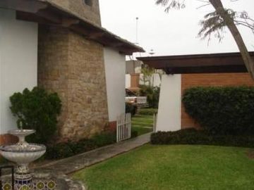 VENDO AMPLIA CASA EN URB. CAMACHO