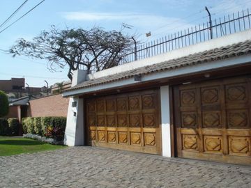 VENDO AMPLIA CASA EN URB. CAMACHO