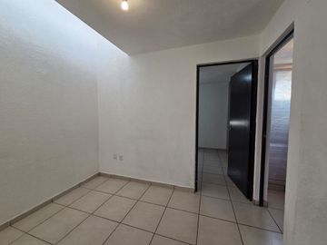 Casa en renta Frac. El Campestre. Cerca de Technology Park, CUCBA y Academia futbol AGA