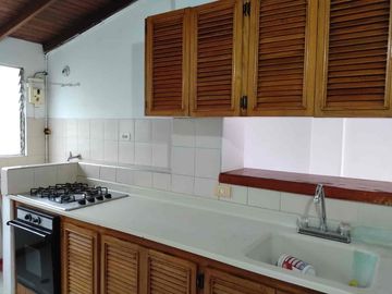 Venta Apartamento Julián, Medellín Piso 5to por escalas $495 millones 90m2, 2 🚙🚙