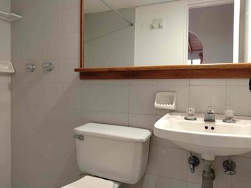 Venta Apartamento Julián, Medellín Piso 5to por escalas $495 millones 90m2, 2 🚙🚙