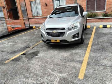 Venta Apartamento Julián, Medellín Piso 5to por escalas $495 millones 90m2, 2 🚙🚙