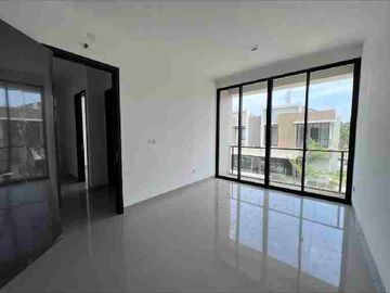 DISEWAKAN MURAH BANGET RUMAH BESAR PIK MILENIAL 8X10 2LT KOSONGAN