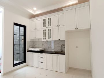 S304D Rumah Mewah American Classic Pondok Bambu Jakarta Timur