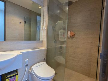 Taman Anggrek Residence 3 kamar Furnished Cantik Jual Cepat