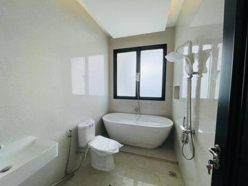 RUMAH MEWAH LOKASI STRATEGIS DENGAN  PRIVATE POOL DAN PRIVATE SECURITY DI MOH.KAHFI, JAKARTA SELATAN