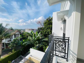 RUMAH MEWAH LOKASI STRATEGIS DENGAN  PRIVATE POOL DAN PRIVATE SECURITY DI MOH.KAHFI, JAKARTA SELATAN