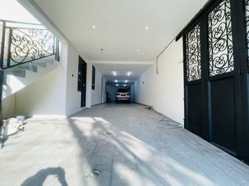 RUMAH MEWAH LOKASI STRATEGIS DENGAN  PRIVATE POOL DAN PRIVATE SECURITY DI MOH.KAHFI, JAKARTA SELATAN