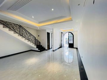RUMAH MEWAH LOKASI STRATEGIS DENGAN  PRIVATE POOL DAN PRIVATE SECURITY DI MOH.KAHFI, JAKARTA SELATAN
