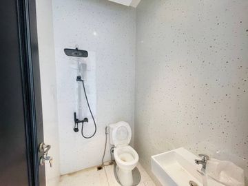 RUMAH MEWAH LOKASI STRATEGIS DENGAN  PRIVATE POOL DAN PRIVATE SECURITY DI MOH.KAHFI, JAKARTA SELATAN