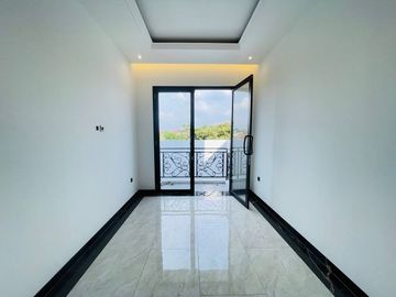 RUMAH MEWAH LOKASI STRATEGIS DENGAN  PRIVATE POOL DAN PRIVATE SECURITY DI MOH.KAHFI, JAKARTA SELATAN