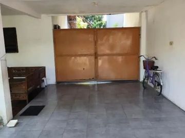 Rumah Second Gayungsari Terawat Dekat Masjid Al Akbar