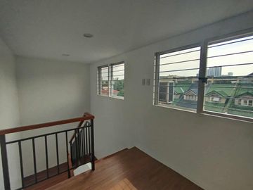 Pinyahan Quezon City For Sale 3 Storey Townhouse 3 Bedrooms near Kalayaan Ave RG
