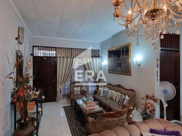 Rumah Besar di Pejaten Barat