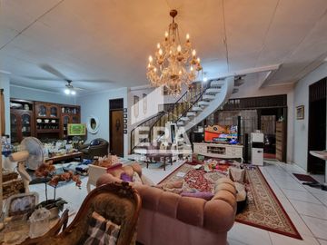 Rumah Besar di Pejaten Barat