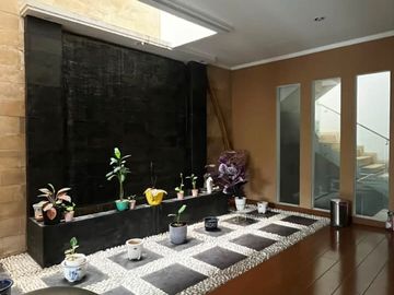 Jual Cepat Rumah Mewah 3 Lantai Bisa Parkir 9 Mobil Area Taman Aries Jakarta Barat