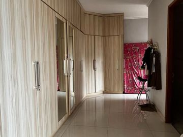 Jual Cepat Rumah Mewah 3 Lantai Bisa Parkir 9 Mobil Area Taman Aries Jakarta Barat