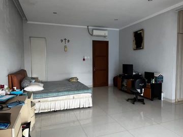 Jual Cepat Rumah Mewah 3 Lantai Bisa Parkir 9 Mobil Area Taman Aries Jakarta Barat