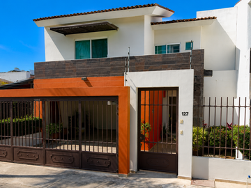 VENTA DE CASA EN LA COLONIA FLUVIAL VALLARTA EN PUERTO VALLARTA EN JALISCO