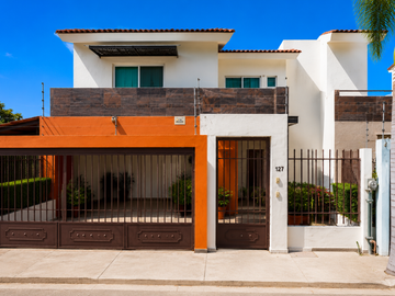 VENTA DE CASA EN LA COLONIA FLUVIAL VALLARTA EN PUERTO VALLARTA EN JALISCO