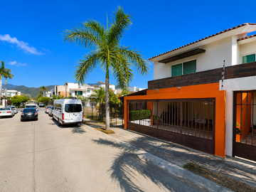 VENTA DE CASA EN LA COLONIA FLUVIAL VALLARTA EN PUERTO VALLARTA EN JALISCO
