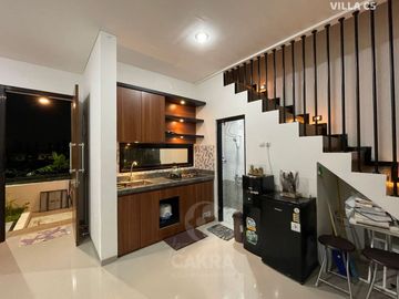 Villa Mewah Modern Tropical Javanese di Kota Batu — Free Full Furnished & Private Pool!