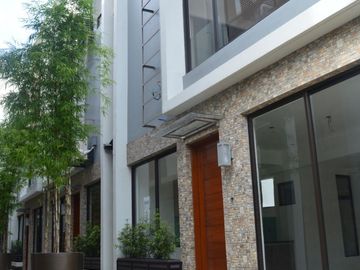 3 Storey 3  Bedroom Townhouse For Sale Located in Pasadeña San Juan Manila-JV2