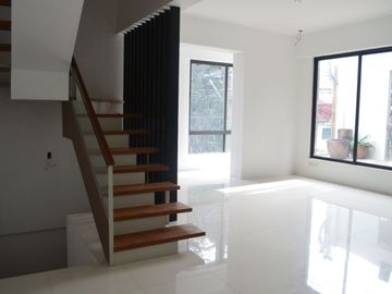 3 Storey 3  Bedroom Townhouse For Sale Located in Pasadeña San Juan Manila-JV2