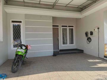 Rumah Mewah Cluster Dekat Pintu Tol Klodran Solo.