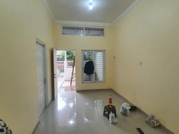 Jual Perumahan Graha Menganti Gresik SHM, rombak total, seperti baru, full renovasi termasuk ganti cat, atap.