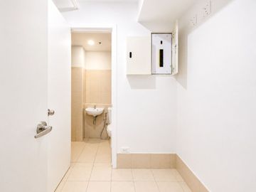 Modern Executive Condo for Sale in Arya Residences, Taguig City | Corner Unit