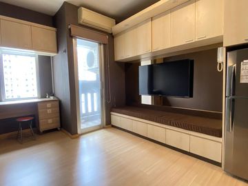 Studio Green Bay Pluit Bayview Modern Minimalist Dark Wood Interior Tower Favorit Dekat Baywalk Mall & Bandara