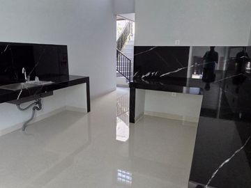Turun Harga !! Rumah Minimalis Modern di Bukit Golf Internasional GE Citraland Surabaya Barat